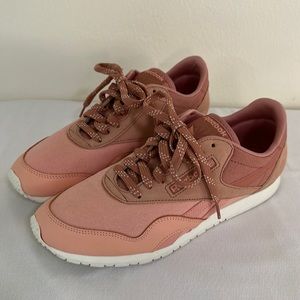 Reebok Classic Women’s Athletic Sneaker | Color: Blush Pink | Size: 9.5
